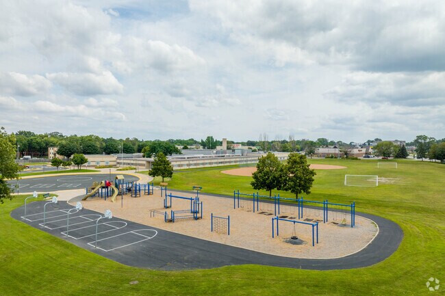 Garden City Elementary serves 319 students with a focus on diverse learning needs.