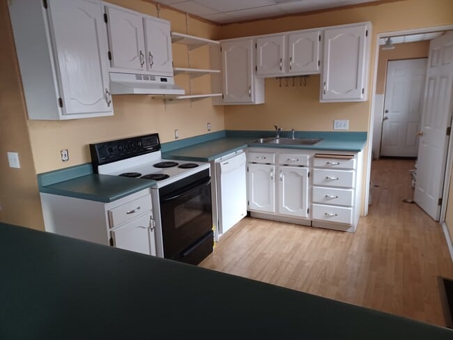 621 S Lake St, Salt Lake City, UT 84102 - photo 2