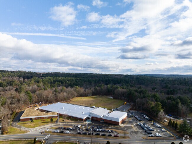 South Londonderry Elementary School in Londonderry, NH serves grades 1-5.