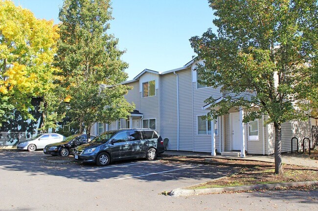 1971 SE 122nd Ave unit 2, Portland, OR 97233 - photo 2