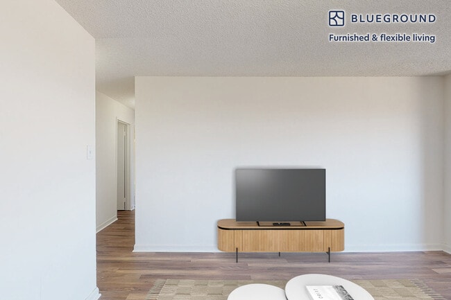 2251 Pimmit Dr unit FL7-ID6232A, Falls Church, VA 22043 - photo 3