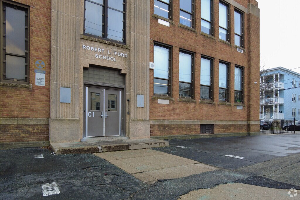 Robert L. Ford Elementary School has an overall grade of C- on Niche.