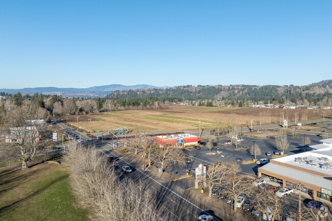 The Sandee Palisades neighborhood features wide open green spaces.