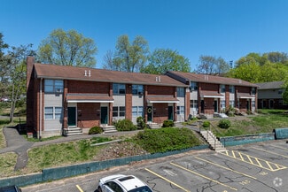 90 Stonefield Dr, Waterbury, CT 06705