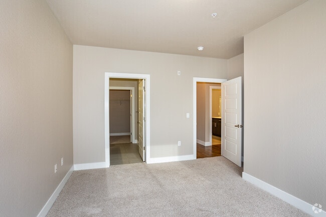 3BR, 3BA - 1,520SF - Gold - Primary Bedroom