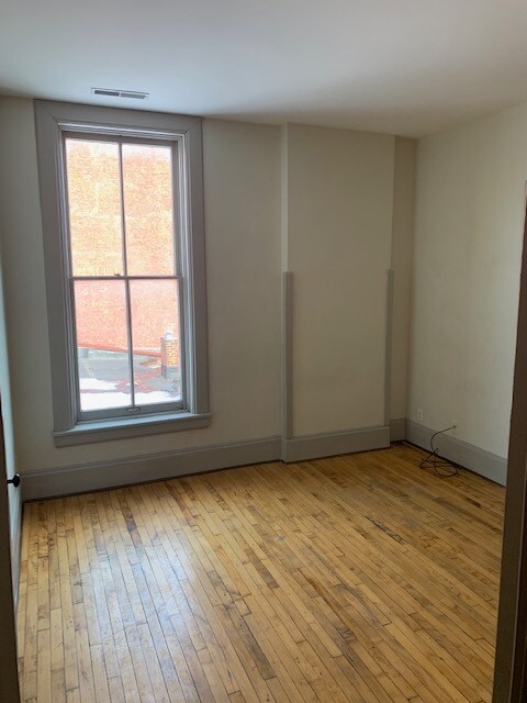 10 1/2 N Sandusky St unit 2nd Floor, Delaware, OH 43015 - photo 5