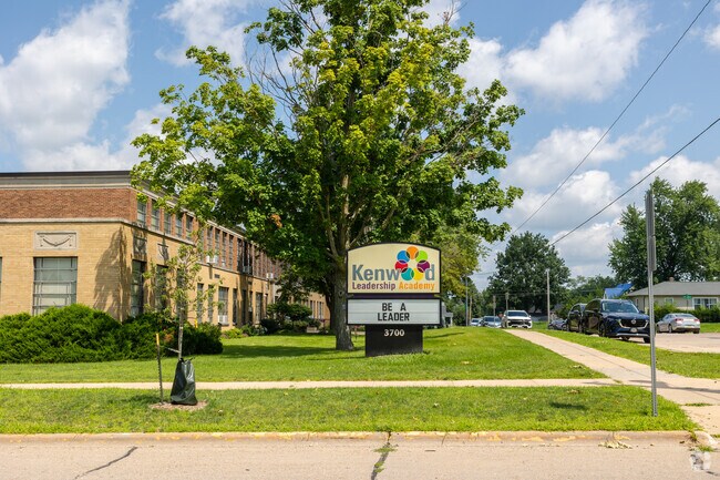 Kenwood Leadership Academy has an overall B- grade from Niche.