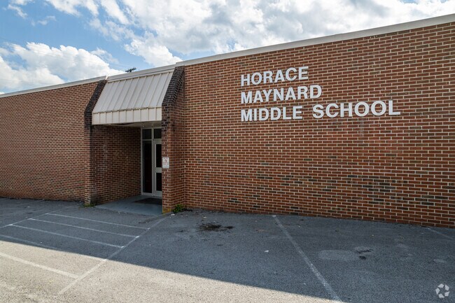 Horace Maynard Middle School fosters student achievement and a supportive learning environment.