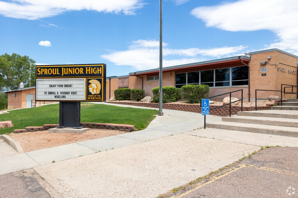 Pinello Elementary has 286 students.