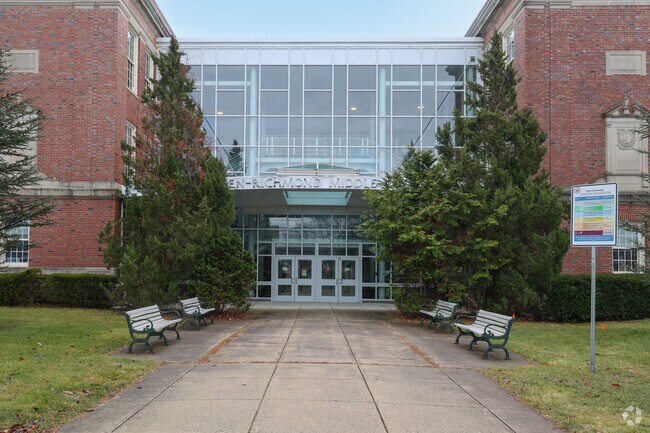 Holten Richmond Middle School has a grade of 4.5 on Niche.