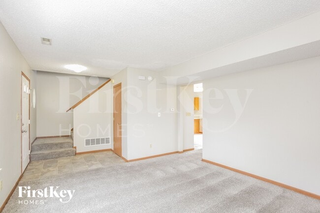 6602 Hazelhatch Dr, Indianapolis, IN 46268 - photo 4