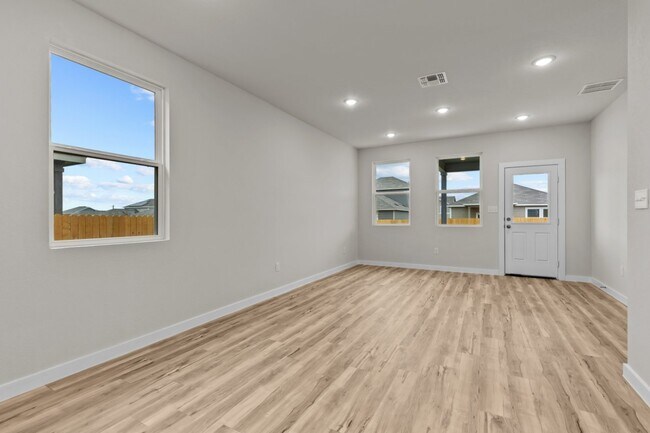 10015 Forestier Green, San Antonio, TX 78221 - photo 5