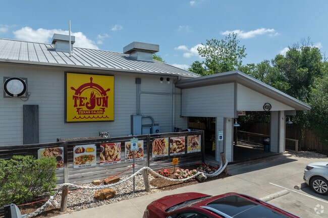 Te'jun serves Texas-style cajun food in Robinson.