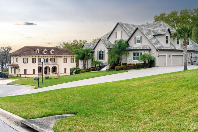 Large custom homes frequently line the lakefront in Clermont.