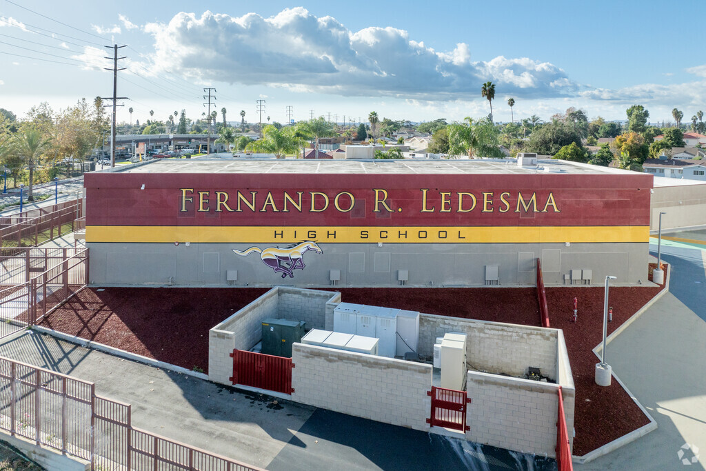 Showing school colors at
Fernando R. Ledesma High School in the city of El Monte, Ca.