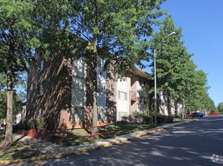 2926 Lakebrook Cir, Baltimore, MD 21227