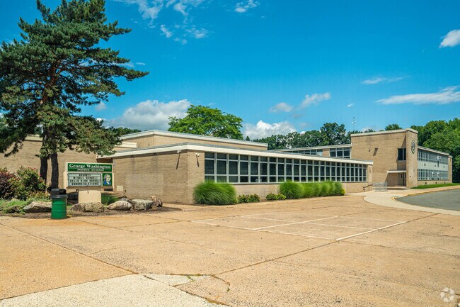 George Washington Middle School in Packanack Lake, NJ, holds an A- grade on Niche.