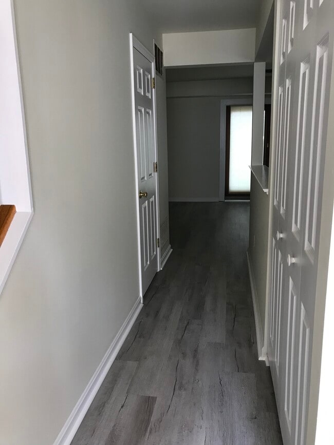 1111 Cambridge Ct, Palmyra, PA 17078 - photo 2