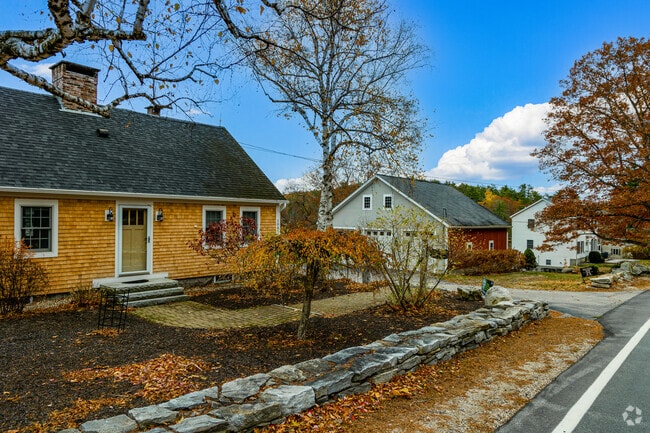 Tuftonboro’s ranch and National-style homes line scenic country roads.