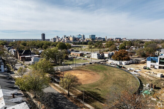 Peter Paul is minutes away from the city center giving residents an simple commute.