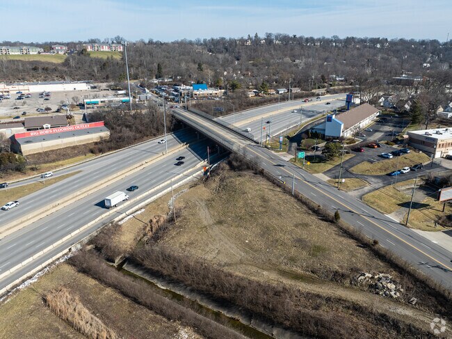 The intersection of I-71 and Montgomery road provides access to Kennedy Heights.