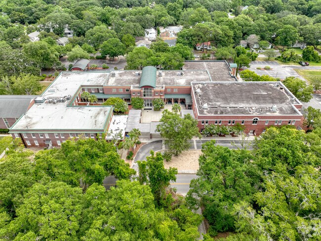 Aerial view of Mamie Whitesides Elementary School in Mount Pleasant, S.C.