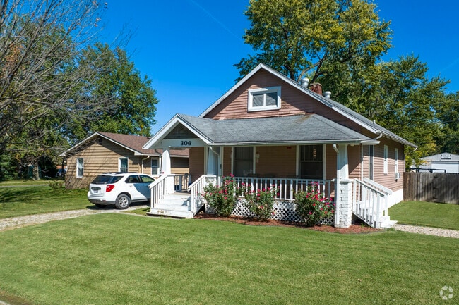 Home styles in South Roxana can vary from Bungalows to Ranch and more.