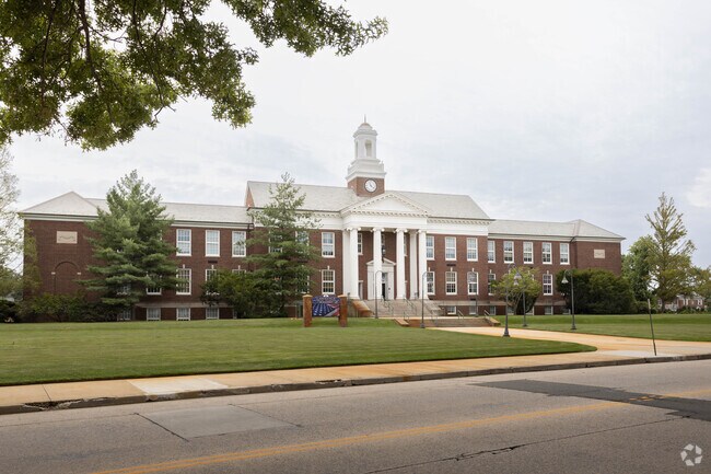 Lawrence Elementary School is in the Broadway campus in Lawrence, NY.
