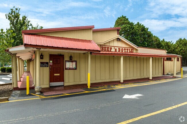 Collingwood’s Beef ‘N Bottle serves great steaks.