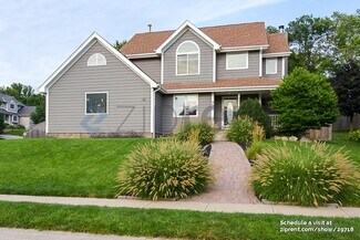 721 N Aberdeen Dr, Papillion, NE 68046