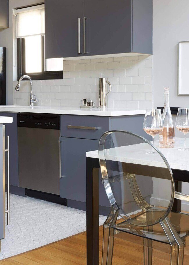 888 Hilgard  Furnished and Unfurnished, Los Angeles, CA 90024 - photo 4