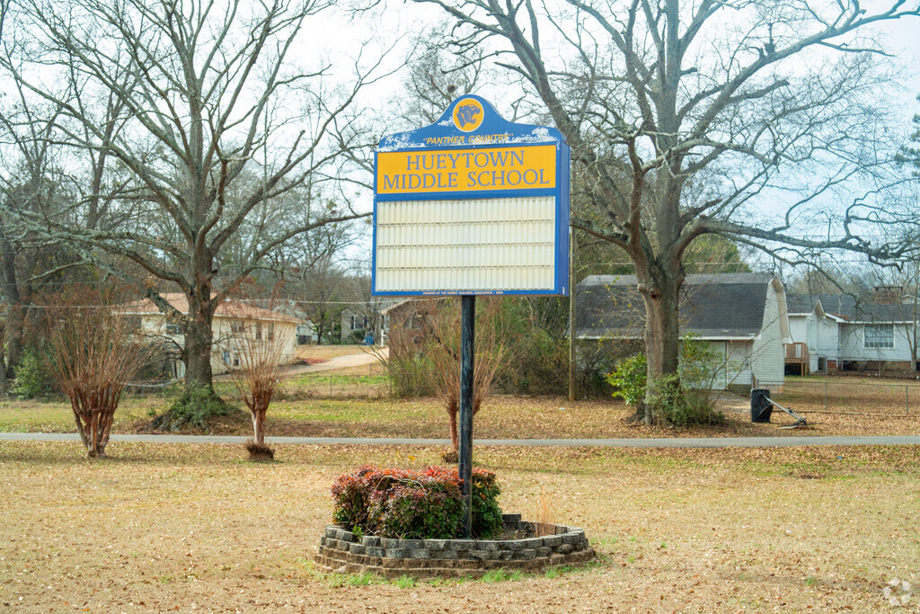 Hueytown Middle School, Rankings & Reviews - Homes.com