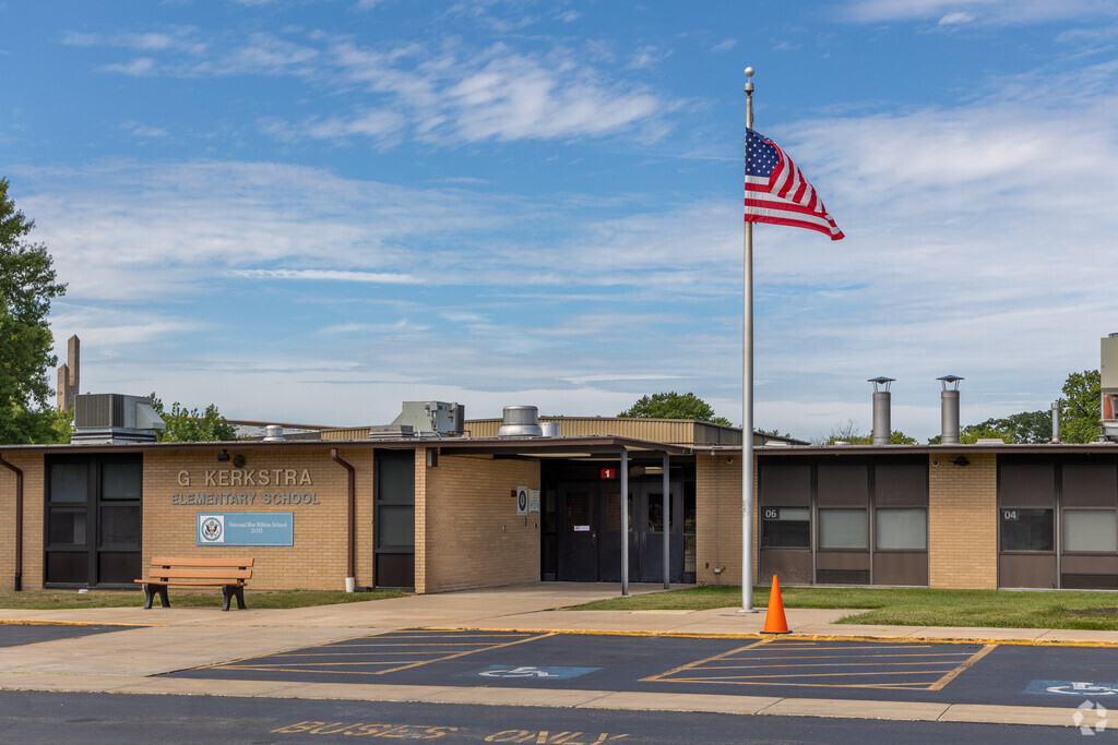 Kerkstra Elementary School is an above-average, public school located in Oak Forest, IL.
