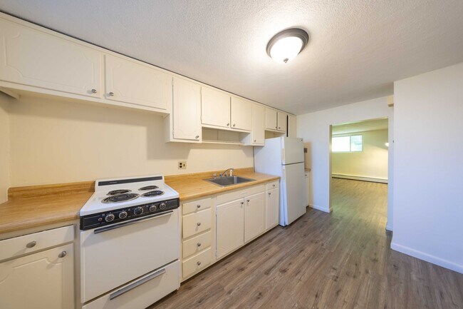 33 Westgate Rd unit 1, Boston College, MA 02467 - photo 7