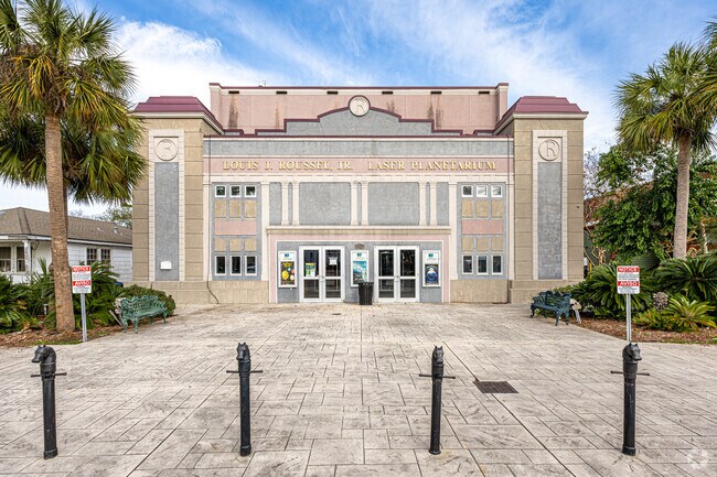 Kenner has several museums like the Kenner Planetarium & MegaDome Cinema.