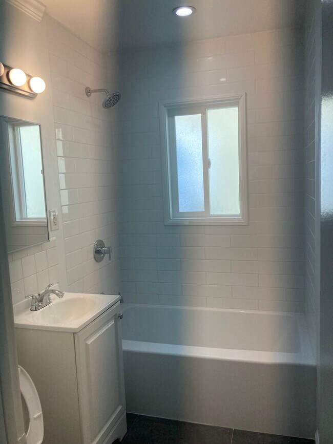 10847 Hesby St, North Hollywood, CA 91601 - photo 6