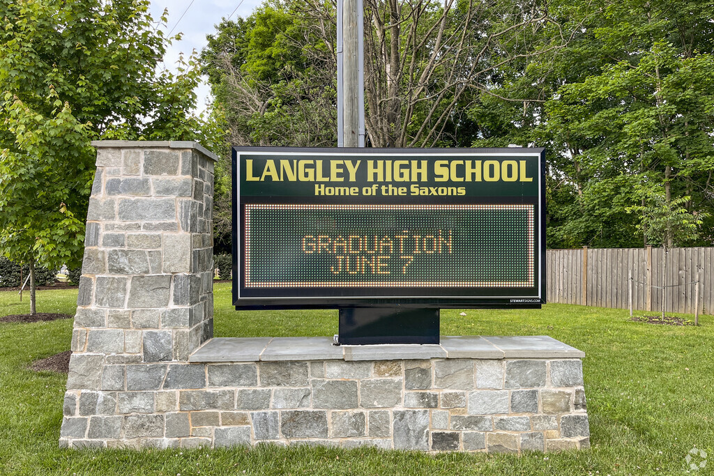 Langley High School, McLean VA Rankings & Reviews - Homes.com