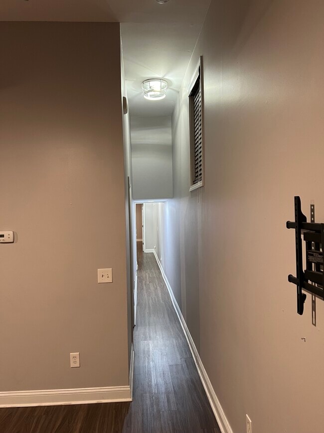 631 Bakewell St unit 631 Bakewell Apt 1, Covington, KY 41011 - photo 3