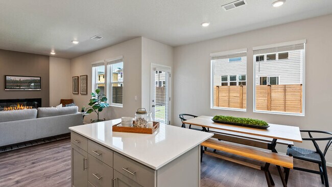 61175 Splendor Ln, Bend, OR 97702 - photo 7