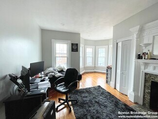 31 Falcon St, Boston, MA 02128