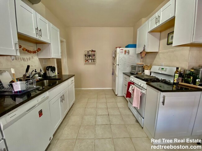 1908 Beacon St unit 3, Brookline, MA 02445 - photo 6