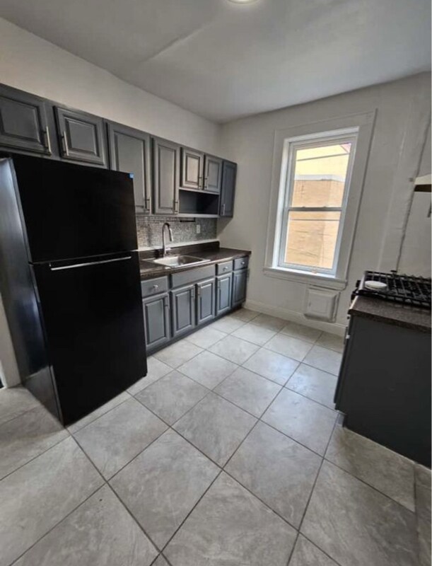 784 Clinton Ave unit 2H, Newark, NJ 07108 - photo 1