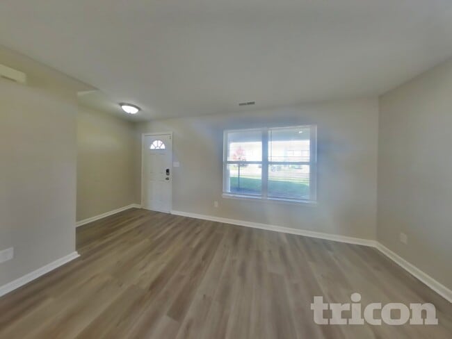 1432 Dowell St, Greenwood, IN 46143 - photo 4