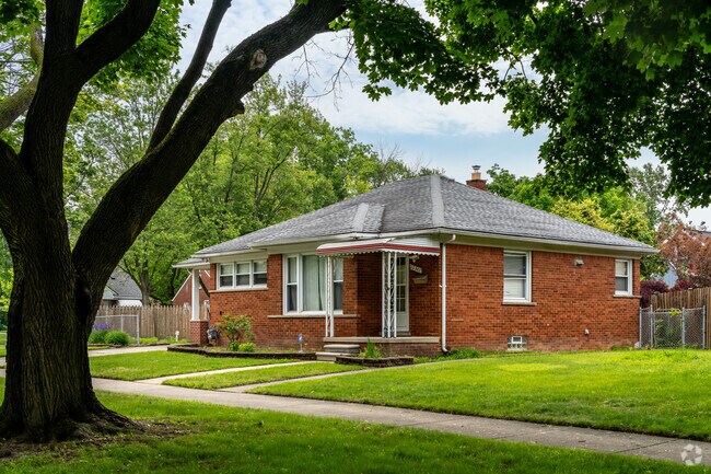 Ranch style homes are the most common architectural style in Far West Detroit.