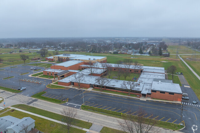 Educational opportunities abound at Richland Jr High School.