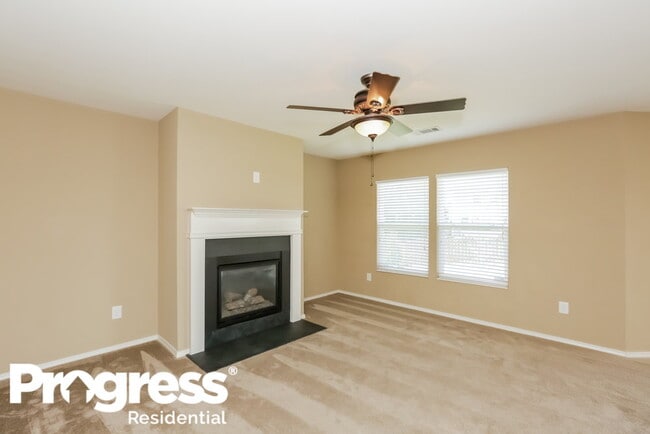 6329 Highland Commons Dr, Charlotte, NC 28269 - photo 3