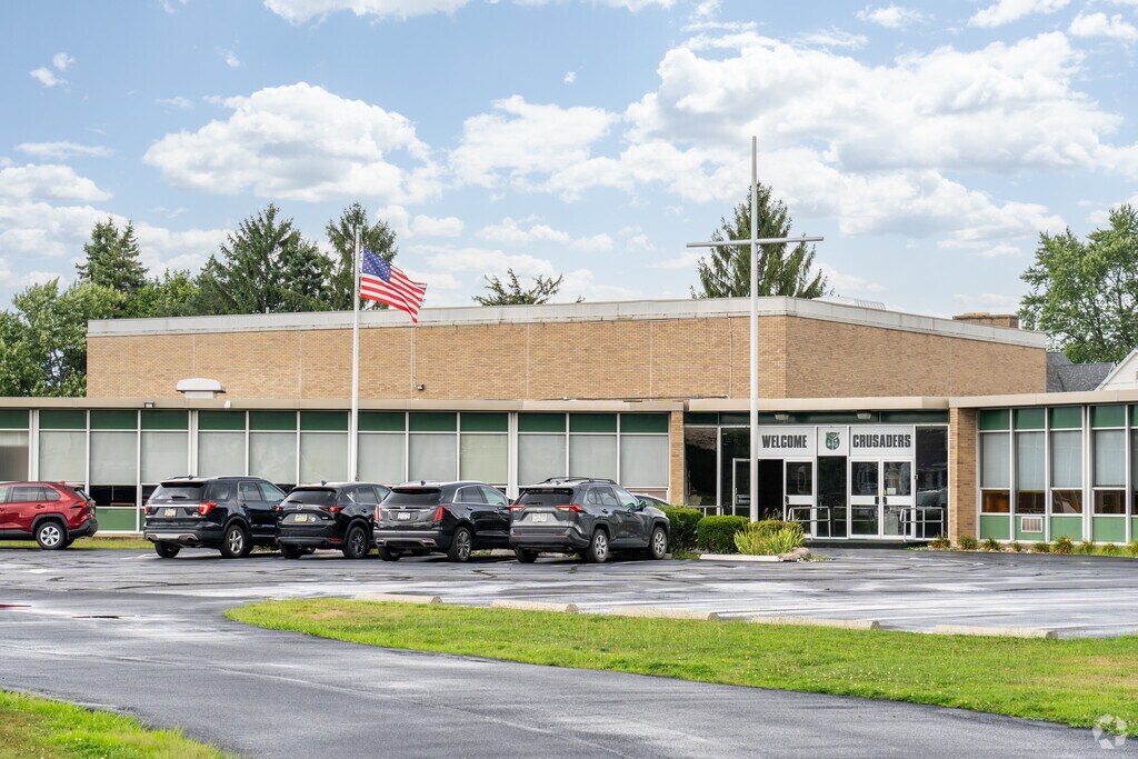 Holy Cross High School receives an overall B+ grade from niche.com.