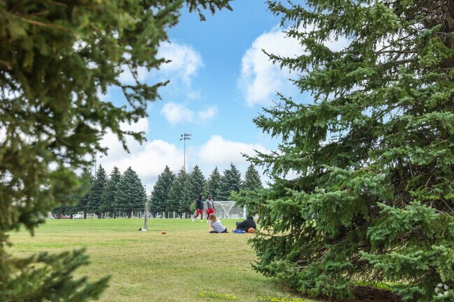 Kenny Anderson Park hosts youth soccer and flag football games near Oak View.