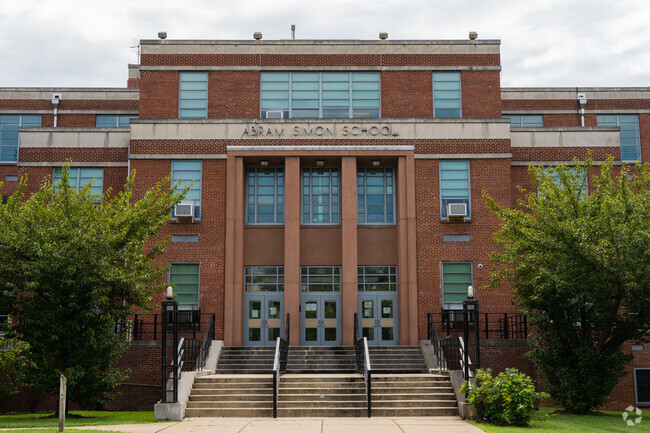 Simon Elementary School serves students in Congress Heights and surrounding areas.