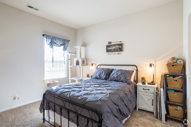 2BR, 2BA - 1,093 SF